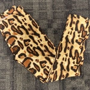 PLUS SIZE LEOPARD PRINT LEGGINGS